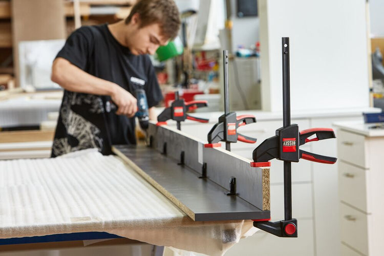 BESSEY Einhandzwingen DUO – EHZ – EZS – EZ360, Spannen mit einer Hand