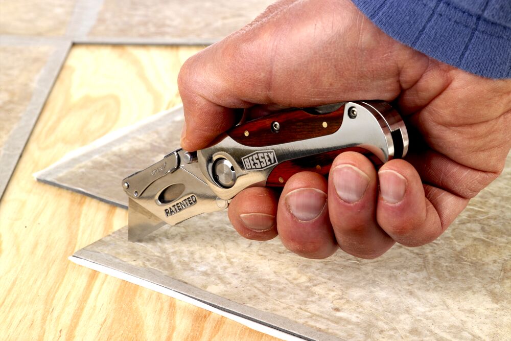 BESSEY Cuttermesser mit Holzgriff DBKWH-EU