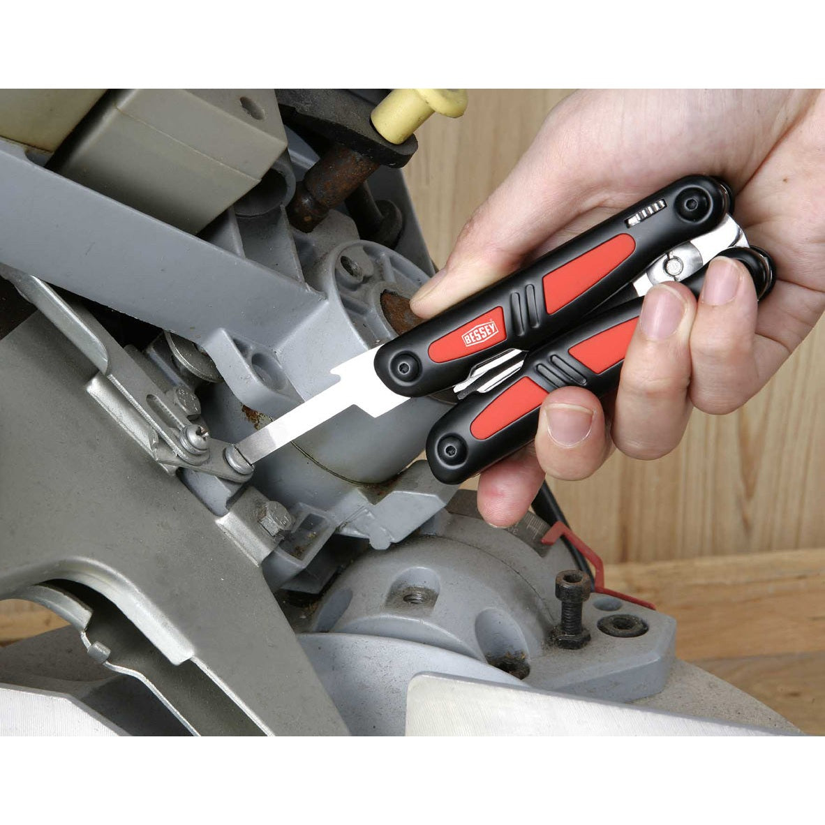 DBST Multitool auch mit Schraubendreher